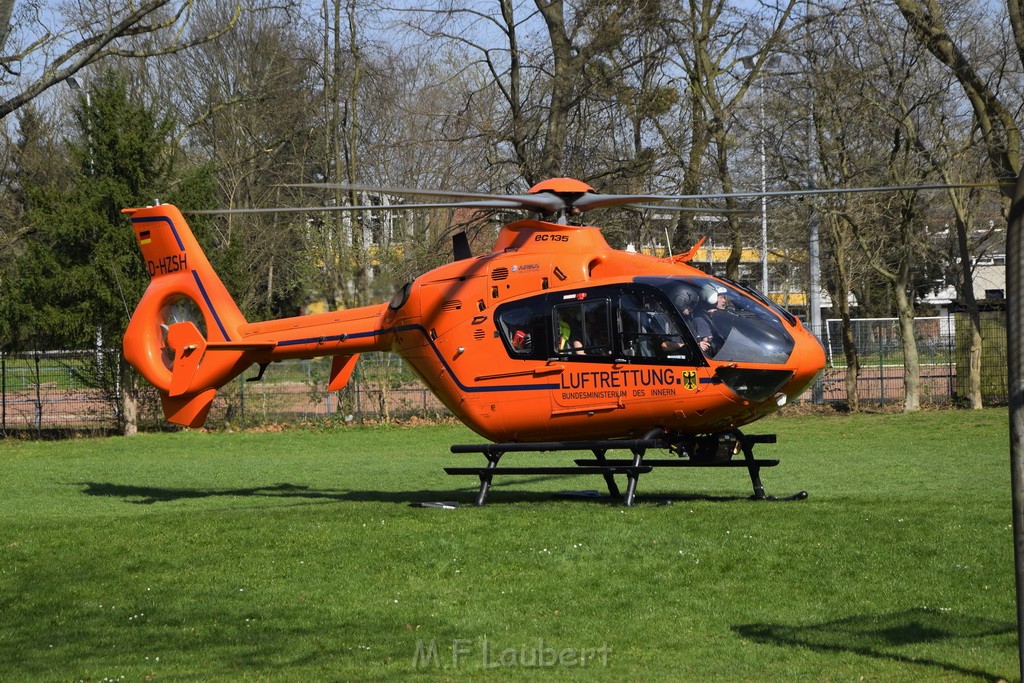 Einsatz Christoph 3 Koeln Vingst Oranienstr Landung Passauerstr P13.JPG - Miklos Laubert